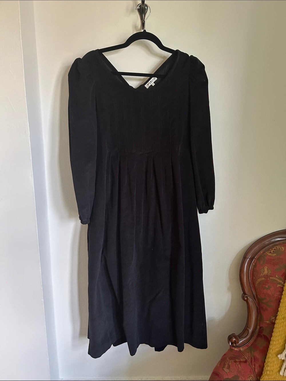 Black Long-Sleeve V-Neck Velvet Midi Dress from Horses